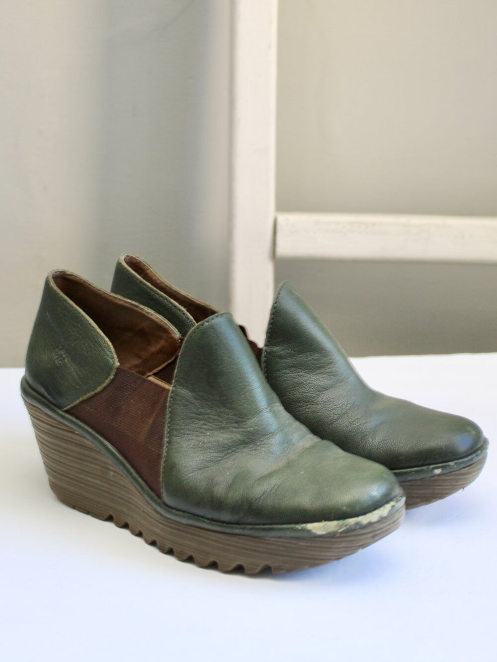 Fly London Shoes YUA Women's 39 US 8-8.5 Platform Wedges Green Leather Bootie